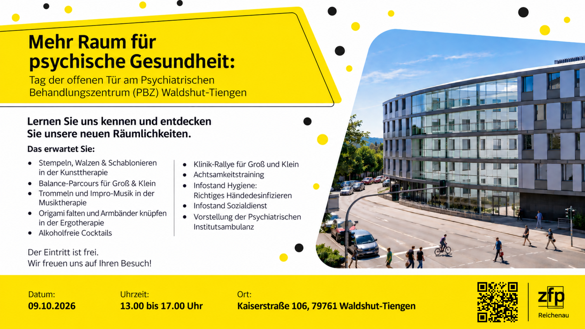 Das Bild zeigt ein Plakat mit Text und gelben Elementen, kleinen Punkten und ein großes, mehrstöckiges Gebäude am rechten Bildrand.