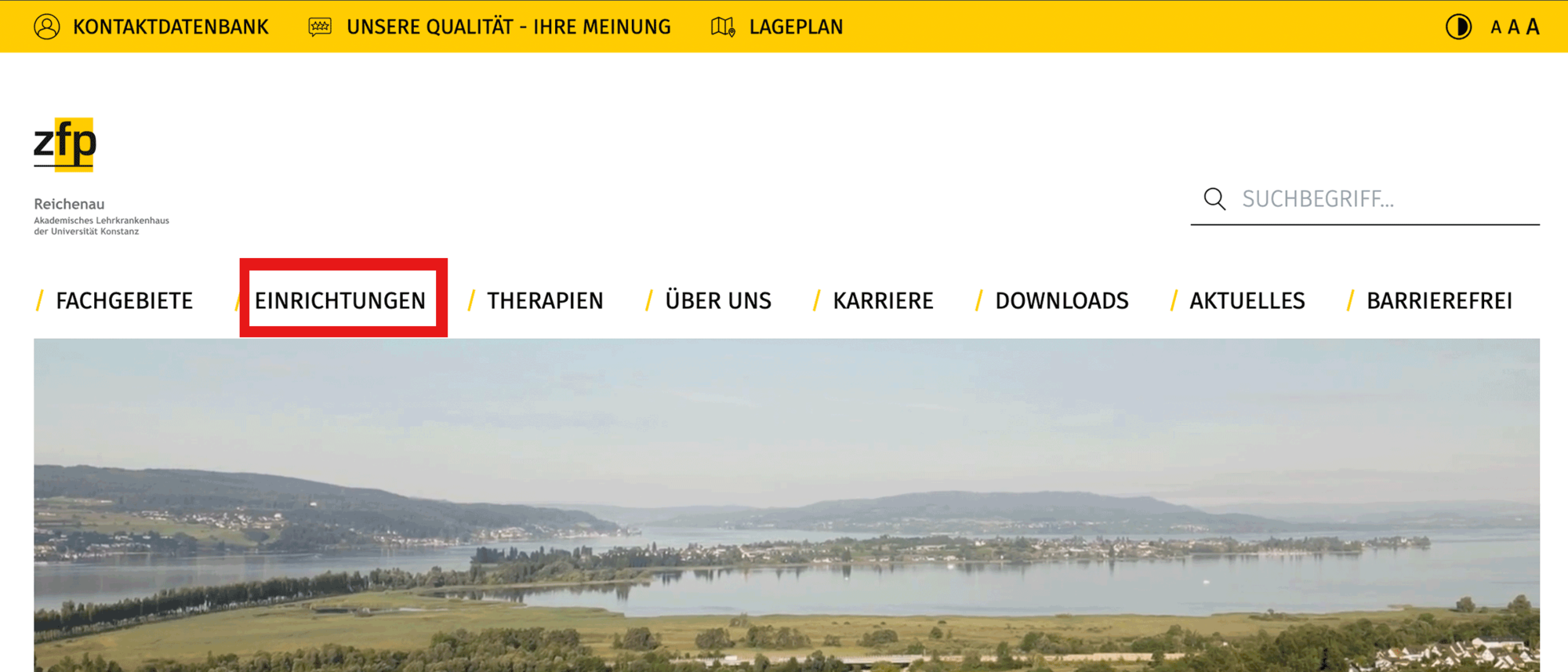 Screenshot von der Startseite des ZfP Reichenau, auf dem der Bereich Einrichtungen in der Navigation mit einem roten Kasten hervorgehoben ist.